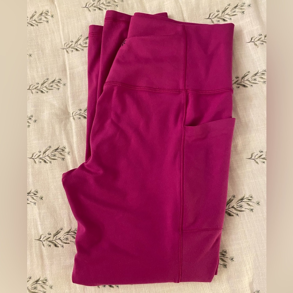 Athleta Salutation Stash pocket 7/8 leggings